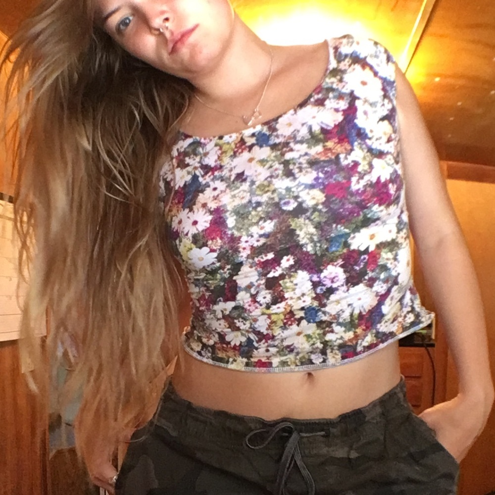 GUESS FLORAL CROP TOP/BLOUSE